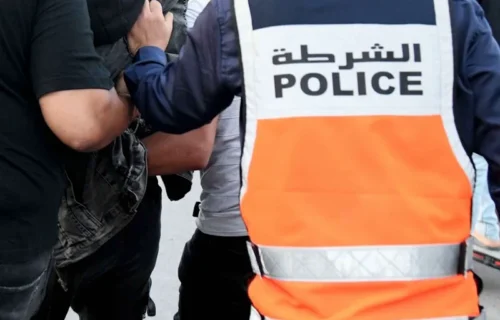 توقيف متهمين بسرقة نساء وهتك عرض