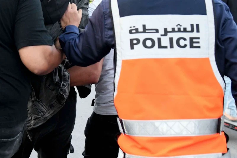 توقيف متهمين بسرقة نساء وهتك عرض