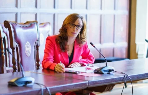 وزيرة الصحة الإسبانية تنفي فرض عزل صحي في سبتة رغم انتشار أمراض معدية