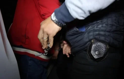 توقيف مواطن جزائري مطلوب دوليًا بالمحمدية: تفاصيل قضية الاتجار بالمخدرات